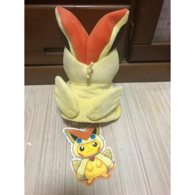 ポケモン - ビクティニのポンチョを着たピカチュウ ぬいぐるみの通販