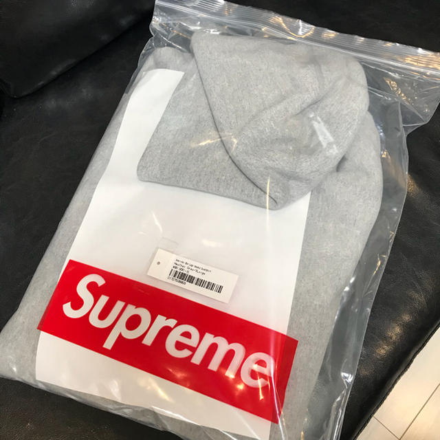 Supreme(シュプリーム)の K様専用★supreme  swarovski box logo  メンズのトップス(パーカー)の商品写真