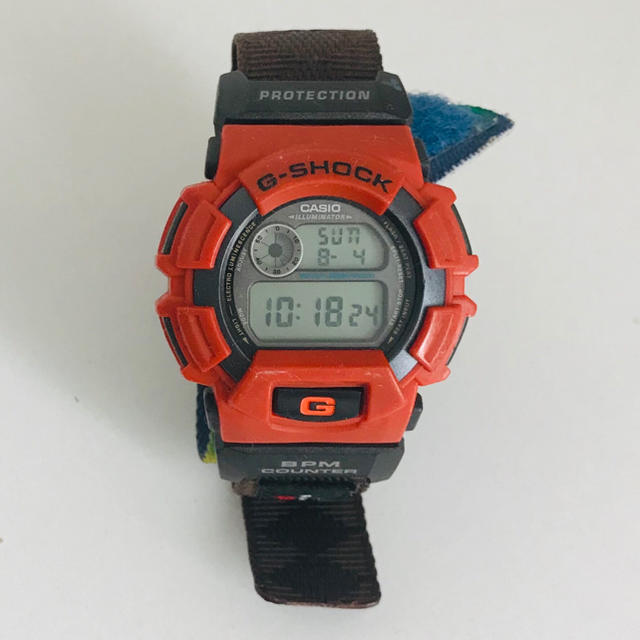 G-SHOCK(ジーショック)のCASIO G-SHOCK DW-9500 オレンジ メンズの時計(腕時計(デジタル))の商品写真