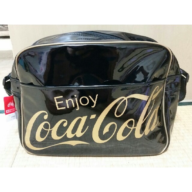 コカ・コーラエナメルショルダーバッグ レディースのバッグ(ショルダーバッグ)の商品写真