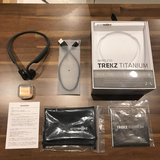 AFTERSHOKZ TREKZ TITANIUM 骨伝導イヤフォン スマホ/家電/カメラのオーディオ機器(ヘッドフォン/イヤフォン)の商品写真