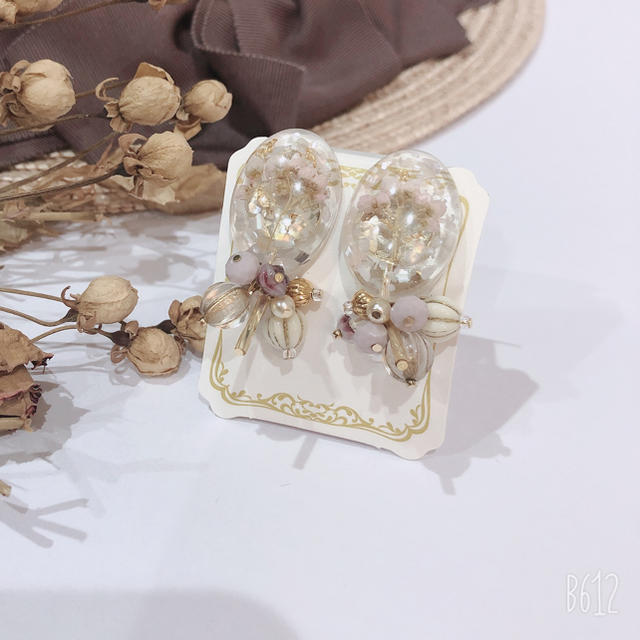 LOWRYS FARM(ローリーズファーム)のハンドメイド 押し花レジンイヤリング ハンドメイドのアクセサリー(イヤリング)の商品写真