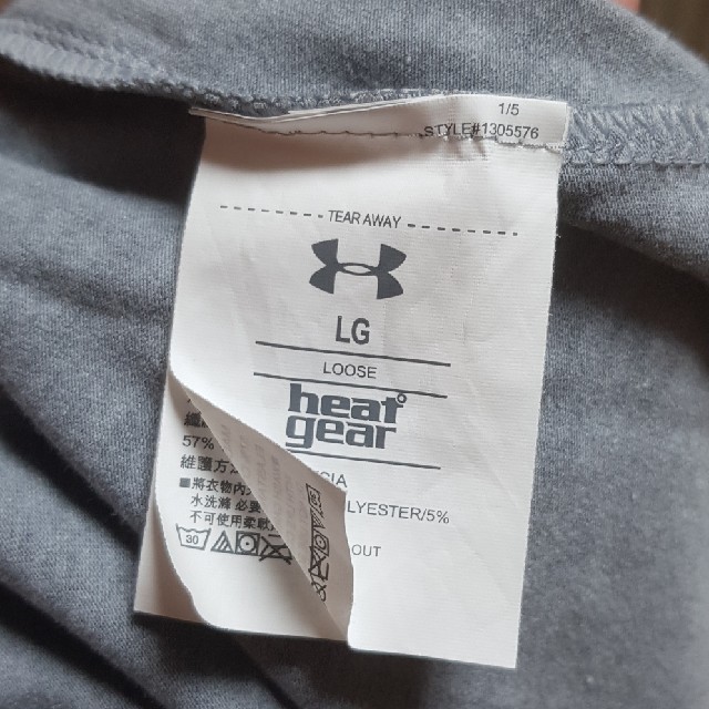 UNDER ARMOUR(アンダーアーマー)のアンダーアーマーグレーtシャツ レディースのトップス(Tシャツ(半袖/袖なし))の商品写真