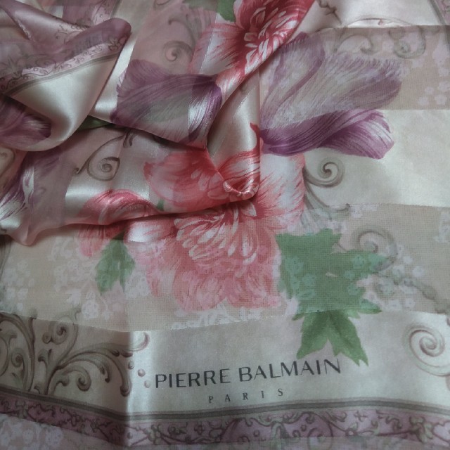Pierre Balmain(ピエールバルマン)のPIERRE　BALMAINスカーフ レディースのファッション小物(バンダナ/スカーフ)の商品写真