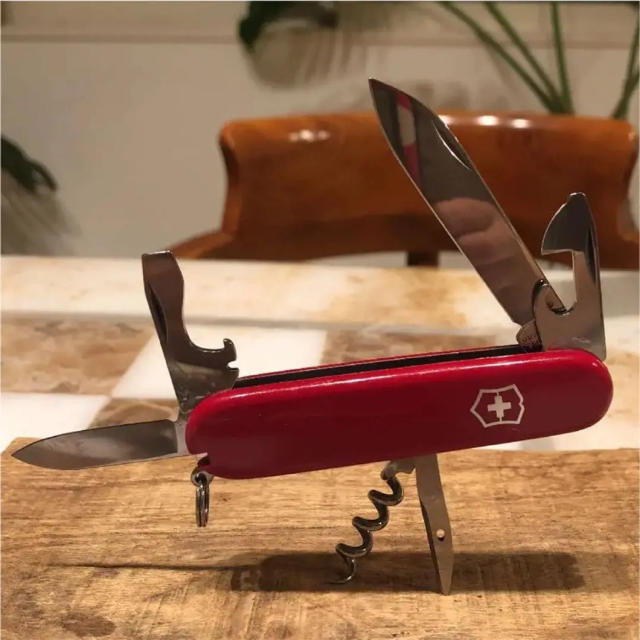 VICTORINOX(ビクトリノックス)の【中古6】ビクトリノックス VICTORINOXツーリスト中日本航空専門学校卒記 スポーツ/アウトドアのアウトドア(調理器具)の商品写真