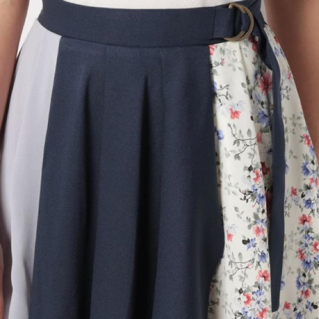 axes femme(アクシーズファム)のスカーフ風花柄切り替えスカート レディースのスカート(ひざ丈スカート)の商品写真