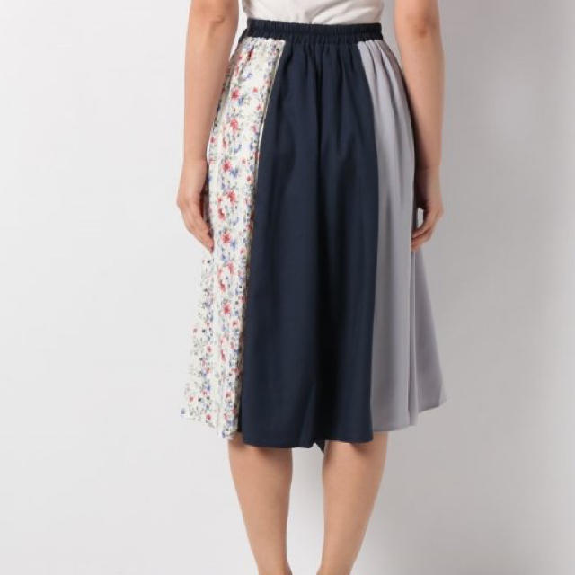 axes femme(アクシーズファム)のスカーフ風花柄切り替えスカート レディースのスカート(ひざ丈スカート)の商品写真