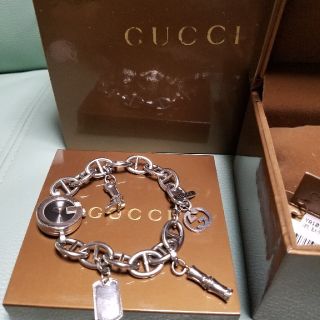 グッチ チャーム 腕時計 レディース の通販 22点 Gucciのレディースを買うならラクマ