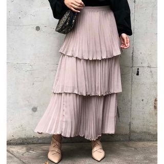 アメリヴィンテージ(Ameri VINTAGE)のAMERI TWINKLE TIERED SKIRT グレイッシュベージュ(ロングスカート)