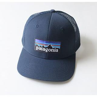 パタゴニア(patagonia)の新品パタゴニアP6トラッカー ハット キャップ紺メッシュ帽子ブラック(キャップ)