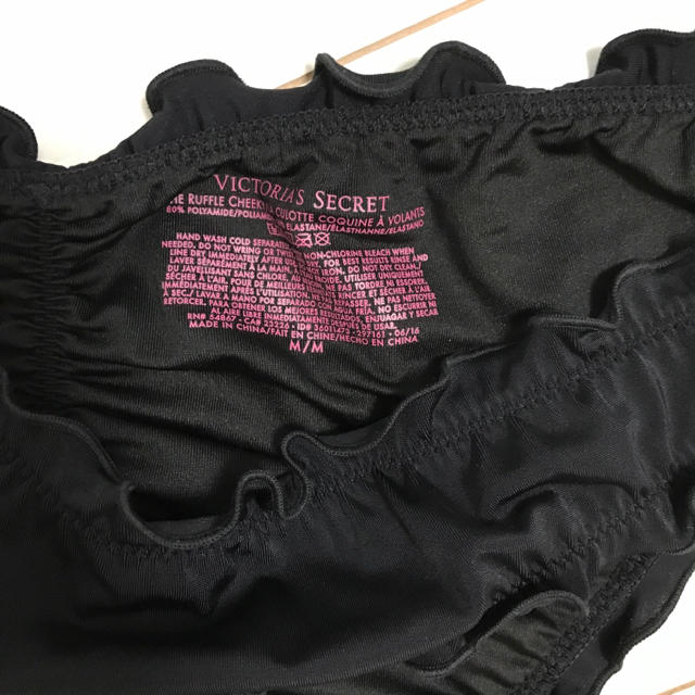 Victoria's Secret(ヴィクトリアズシークレット)の【新品】ラッフル 黒 M レディースの水着/浴衣(水着)の商品写真