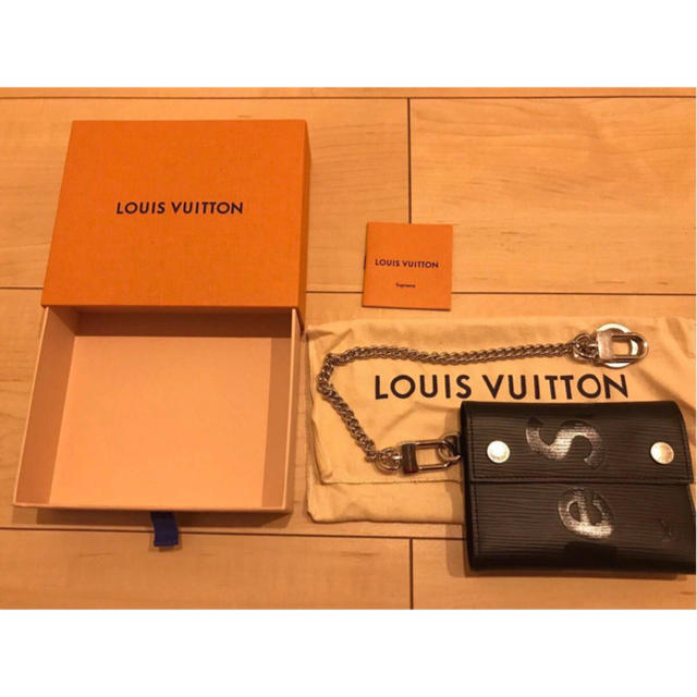 豊富なギフト  Vuitton Louis 新品未使用 Supreme 黒 チェーンウォレット 折り財布