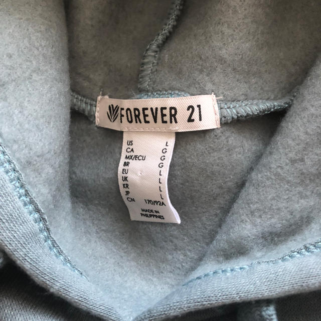 FOREVER 21(フォーエバートゥエンティーワン)のFOREVER21 ショート丈 スウェットパーカ L レディースのトップス(パーカー)の商品写真