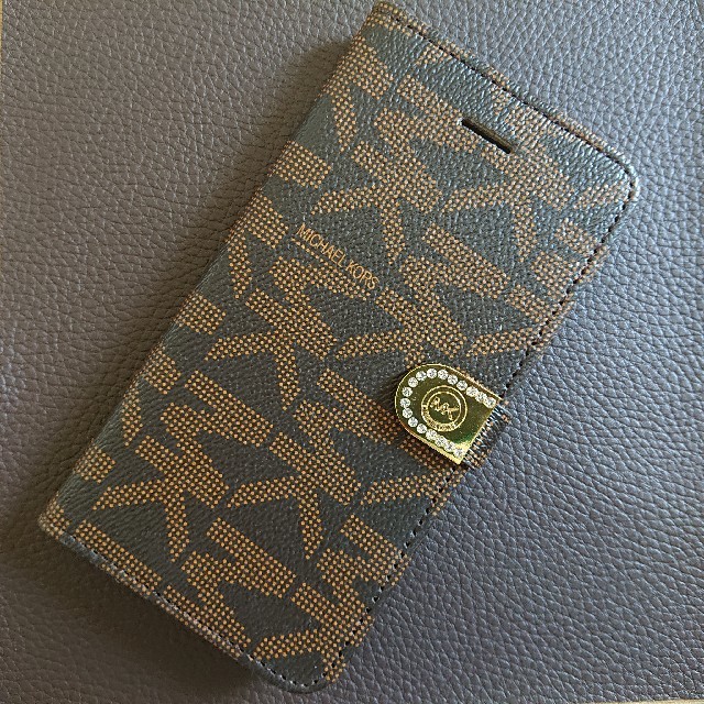 Michael Kors(マイケルコース)の箱なし iPhone7Plus 8Plus ブラウン 手帳型ケース モノグラム スマホ/家電/カメラのスマホアクセサリー(iPhoneケース)の商品写真