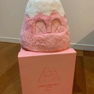 メディコムトイ(MEDICOM TOY)のKAWS HOLIDAY JAPAN Mount Fuji ピンク(ぬいぐるみ)