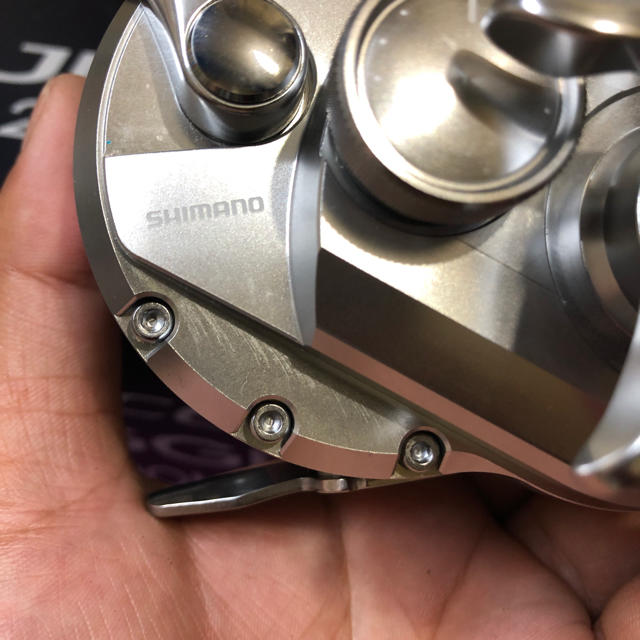 SHIMANO(シマノ)のシマノ 17 オシアジガー 2000NRHG 右 スポーツ/アウトドアのフィッシング(リール)の商品写真