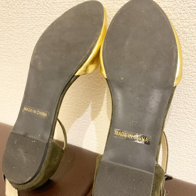 ゴールド ぺったんこ サンダル パンプス 上品 ゴールド マットグリーン レディースの靴/シューズ(サンダル)の商品写真