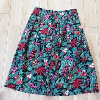 ザラ(ZARA)のZARA　ひざ丈花柄スカート(ひざ丈スカート)