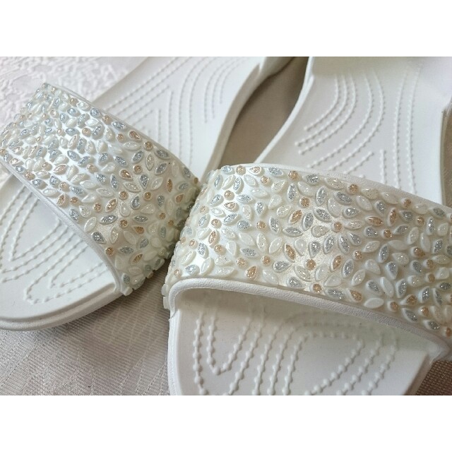 crocs(クロックス)のクロックス 白 ホワイト サンダル 26cm ペタンコ レディースの靴/シューズ(サンダル)の商品写真