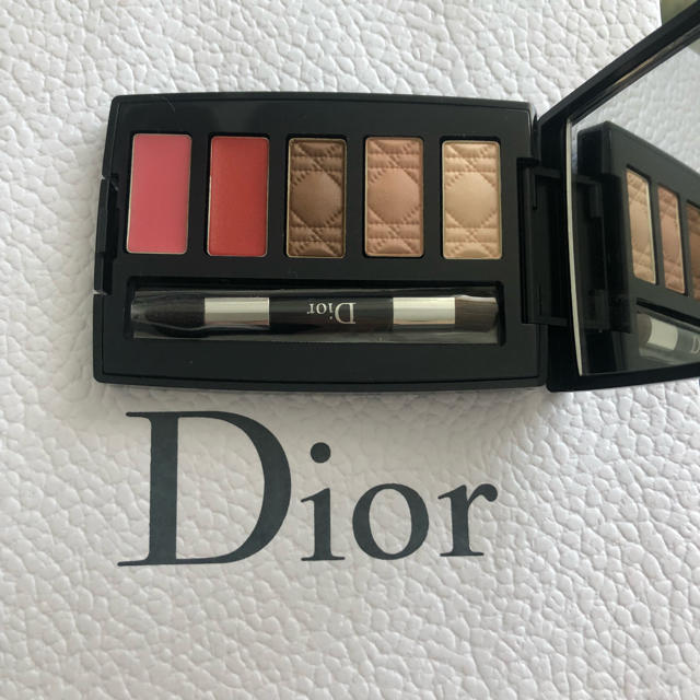 Dior(ディオール)のdior♡リップ&アイシャドウパレット(非売品) コスメ/美容のキット/セット(コフレ/メイクアップセット)の商品写真