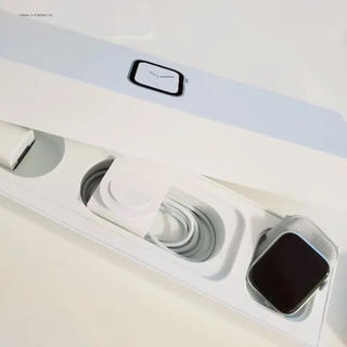 アップルウォッチ(Apple Watch)のApplewatch series4 新品同様 セルラー ホワイトスポーツバンド(腕時計(デジタル))