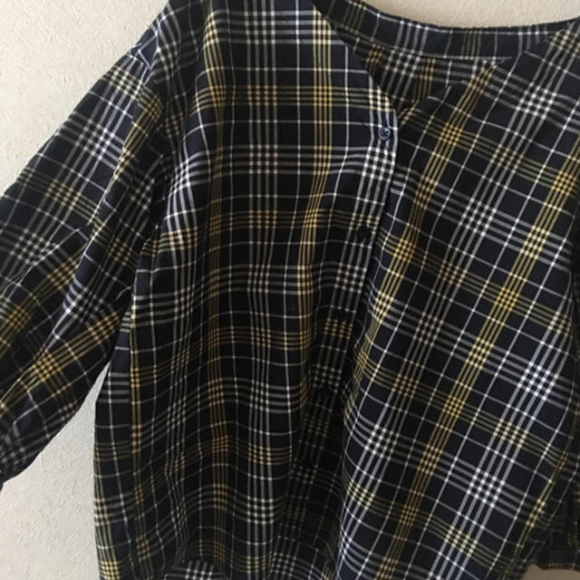 GU(ジーユー)の美品 GU スモック風 ボリュームスリーブ シャツ  レディースのトップス(Tシャツ(半袖/袖なし))の商品写真