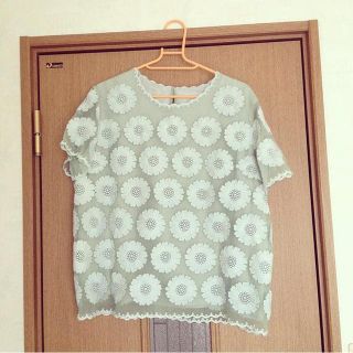 ドットアンドストライプスチャイルドウーマン(Dot&Stripes CHILDWOMAN)のオーガンジー花刺繍 ブラウス(シャツ/ブラウス(半袖/袖なし))