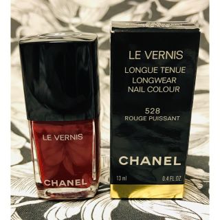 シャネル(CHANEL)の【新品】CHANEL ネイル ヴェルニ 528 (ルージュ ピュイサン)(マニキュア)