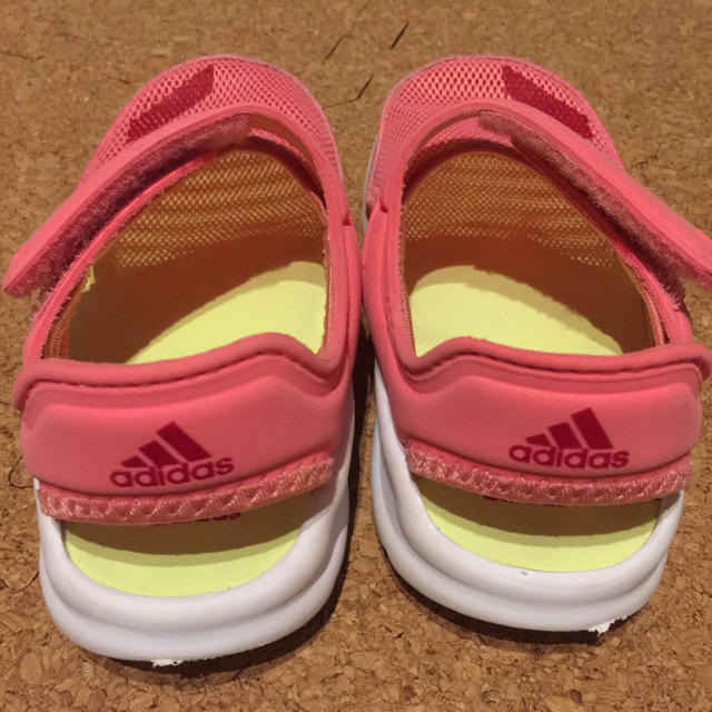 adidas(アディダス)のadidasアディダス サンダル 15センチ キッズ/ベビー/マタニティのキッズ靴/シューズ(15cm~)(サンダル)の商品写真