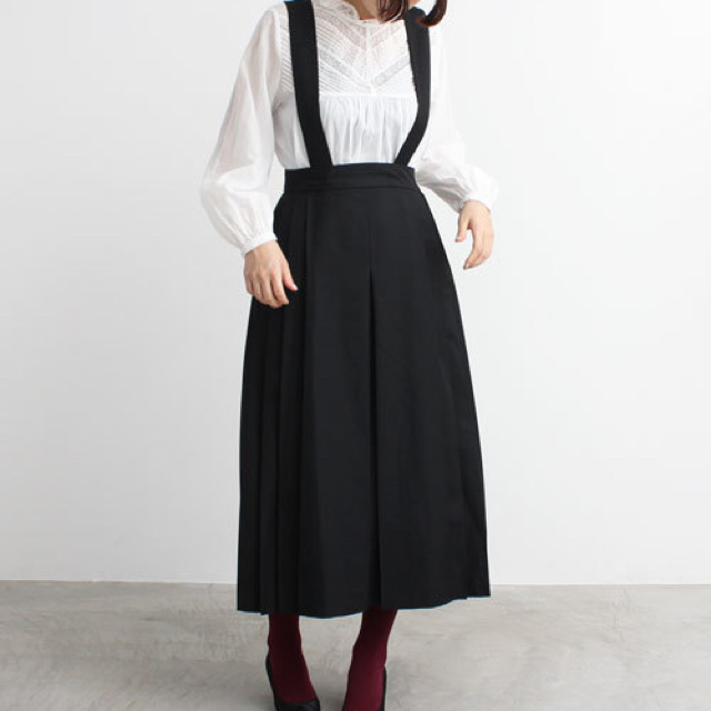 黒ブリーツ 吊りスカート-