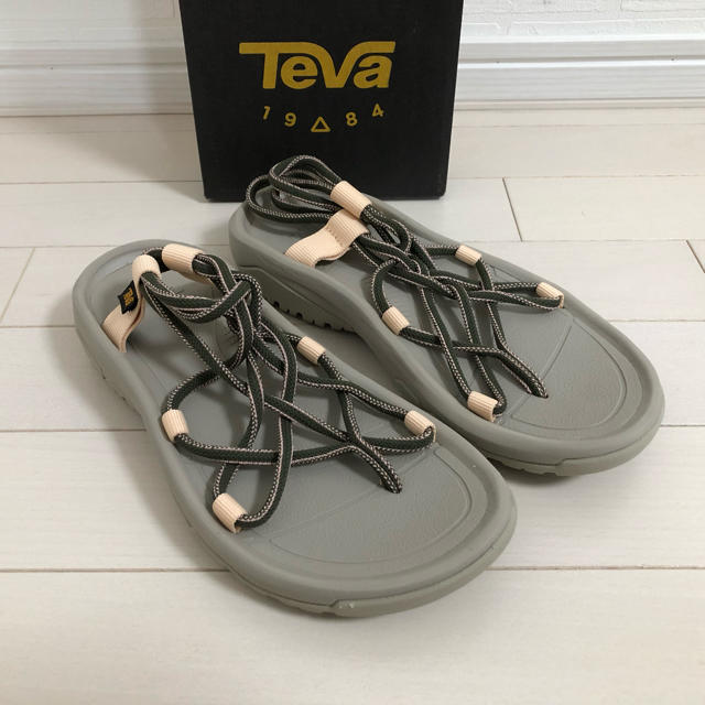 Teva(テバ)の【rialeah様専用】24.0 Teva ハリケーン XLT インフィニティ レディースの靴/シューズ(サンダル)の商品写真