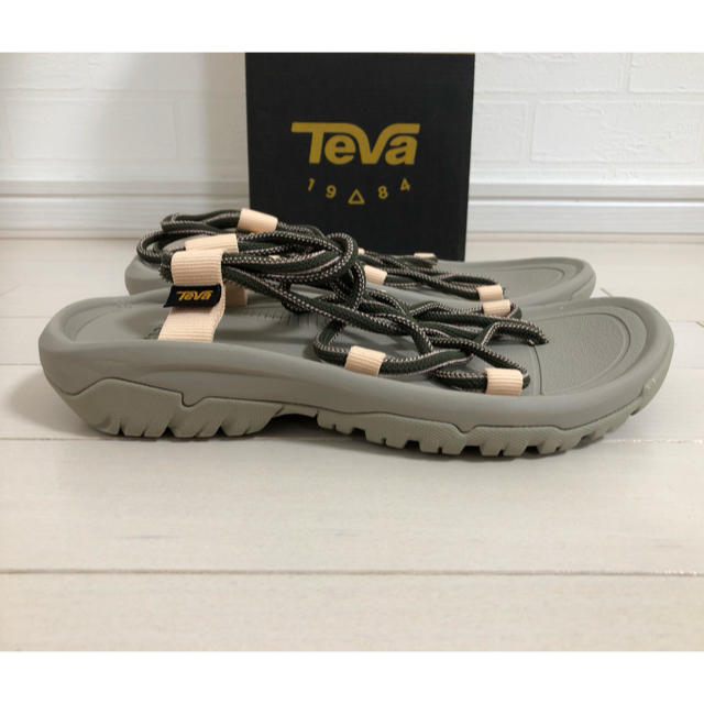 Teva(テバ)の【rialeah様専用】24.0 Teva ハリケーン XLT インフィニティ レディースの靴/シューズ(サンダル)の商品写真