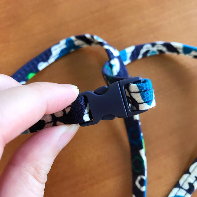 Vera Bradley(ヴェラブラッドリー)のヴェラブラッドリー  ネックストラップ【 Ink Blue 】 スマホ/家電/カメラのスマホアクセサリー(ネックストラップ)の商品写真