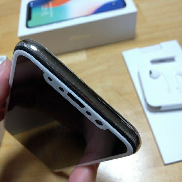iPhone(アイフォーン)のiPhone X シルバー64GB スマホ/家電/カメラのスマートフォン/携帯電話(スマートフォン本体)の商品写真