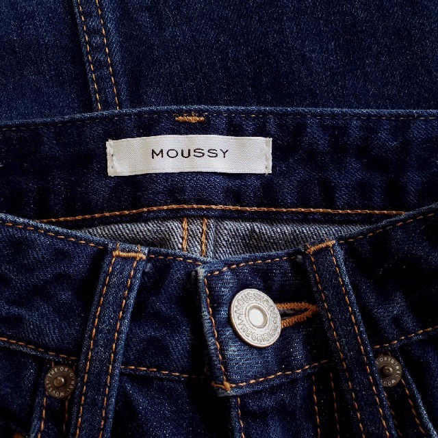 moussy(マウジー)の美品　MOUSSY　スリット　タイト　デニム　スカート　0 レディースのスカート(ひざ丈スカート)の商品写真