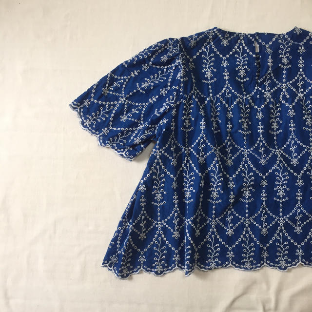 ZARA(ザラ)のZARA 総刺繍ブラウス レディースのトップス(シャツ/ブラウス(半袖/袖なし))の商品写真