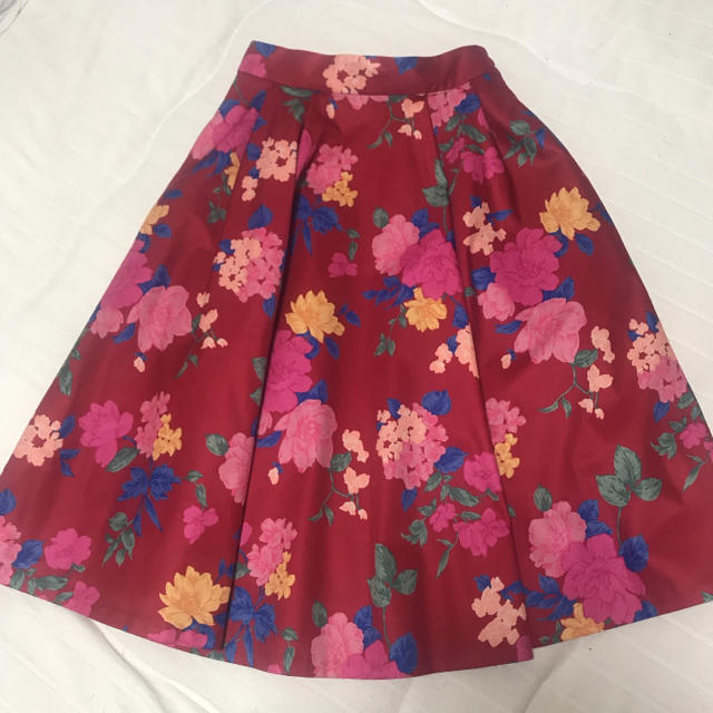 31 Sons de mode(トランテアンソンドゥモード)の花柄 フローラルスカート 2018 レディースのスカート(ひざ丈スカート)の商品写真