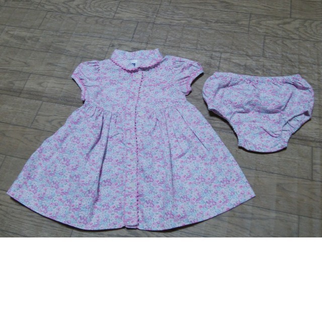 babyGAP(ベビーギャップ)のBabyGap花柄ワンピース キッズ/ベビー/マタニティのベビー服(~85cm)(ワンピース)の商品写真