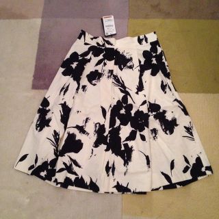 ザラ(ZARA)のZARA 花柄ミディ丈スカート(ひざ丈スカート)