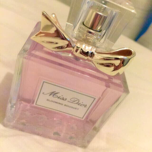 Christian Dior(クリスチャンディオール)のブルーミングブーケ♡100ml コスメ/美容の香水(香水(女性用))の商品写真