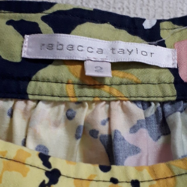 Rebecca Taylor(レベッカテイラー)のレベッカテーラー　花柄のかわいいトップス レディースのトップス(シャツ/ブラウス(半袖/袖なし))の商品写真