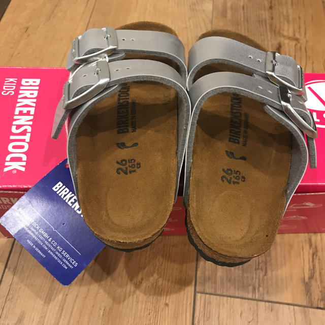 BIRKENSTOCK(ビルケンシュトック)の新品タグ付き！BIRKENSTOCK サンダル 26 キッズ/ベビー/マタニティのキッズ靴/シューズ(15cm~)(サンダル)の商品写真