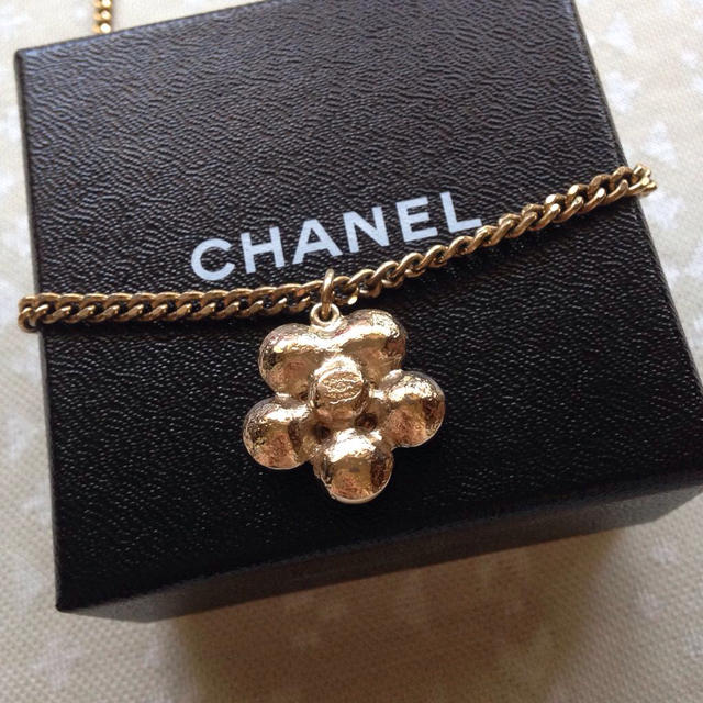 CHANEL(シャネル)のCHANEL♡美品♡フラワーネックレス♡ レディースのアクセサリー(ネックレス)の商品写真