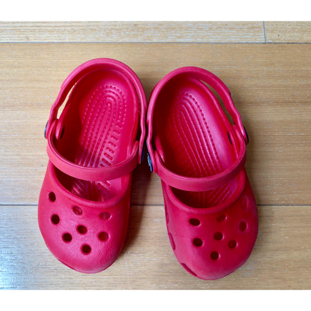 crocs(クロックス)のクロックス キッズ カリン 14.5 キッズ/ベビー/マタニティのベビー靴/シューズ(~14cm)(サンダル)の商品写真