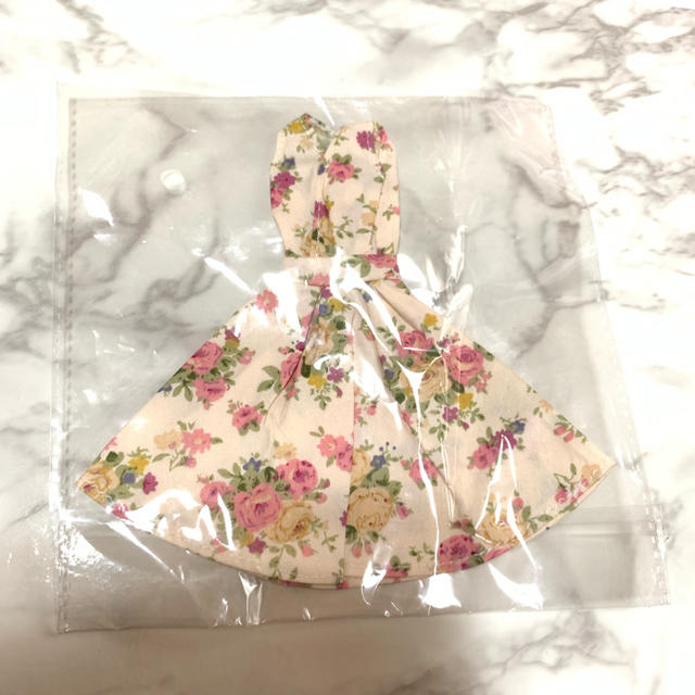 ♡ 新品 ブライス 花柄 ワンピース ♡ エンタメ/ホビーのおもちゃ/ぬいぐるみ(その他)の商品写真