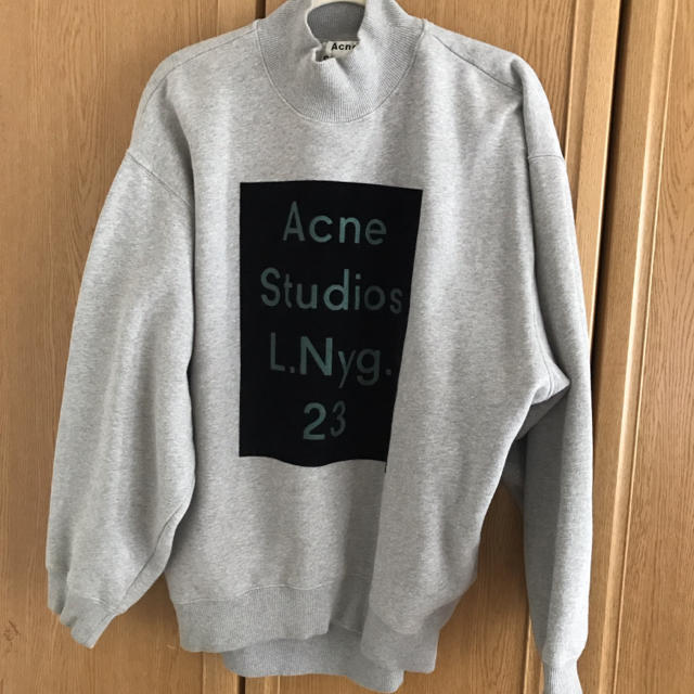 acne studios スウェット ロゴ