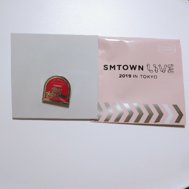 少女時代(ショウジョジダイ)のSMTOWN LIVE POPUP STORE ピンバッジ 少女時代 エンタメ/ホビーのCD(K-POP/アジア)の商品写真