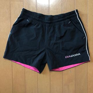 ディアドラ(DIADORA)のジャージ ショートパンツ DIADOR Mサイズ 黒  美品 レディース(トレーニング用品)