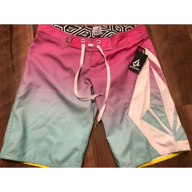 volcom(ボルコム)の新品 ボルコム レディース サーフパンツ ボードショーツ レディースの水着/浴衣(水着)の商品写真