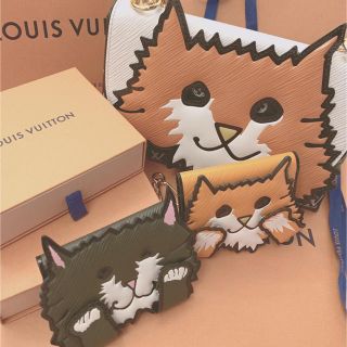 ルイヴィトン(LOUIS VUITTON)の VUITTON 猫 パスケース カードケース(パスケース/IDカードホルダー)